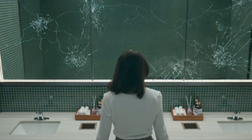 Pertama kali Milla mendapatkan teror luka masa kecilnya