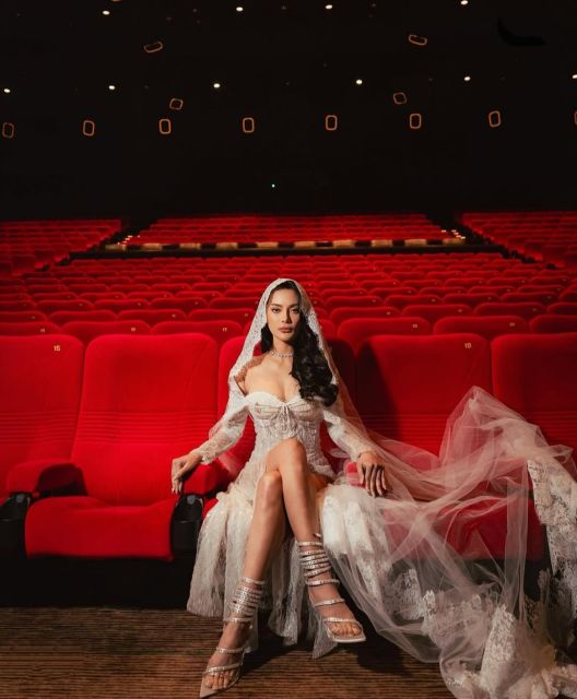 Erica Carl promo film pengantin setan