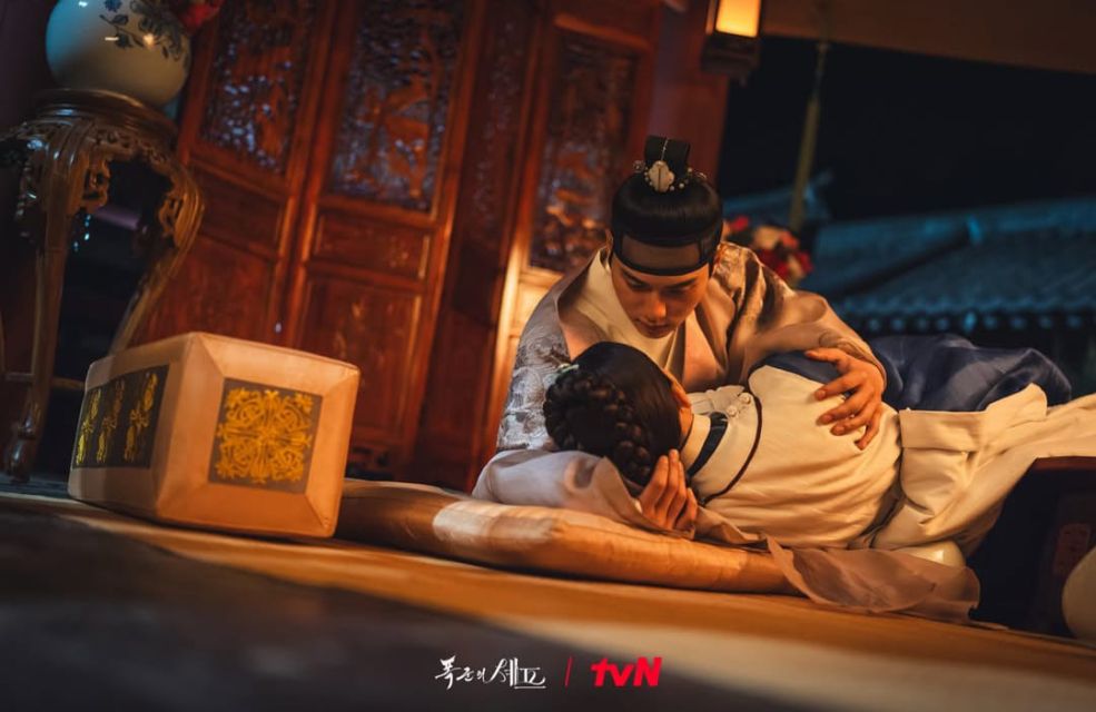 23 Momen Romantis Yoona dan Chaemin di Bon Appetit, Your Majesty Penuh Chemistry 58 raja tertekan minta ditemani