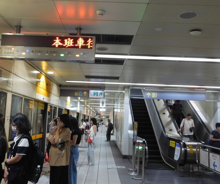 mrt di taipei taiwan sebagai transportasi umum turis