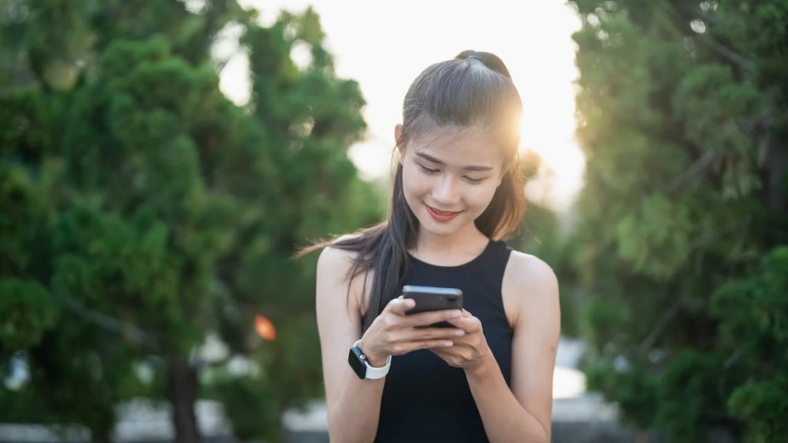 bolak balik cek ponsel