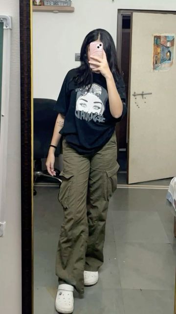 ootd kaos dan celana cargo