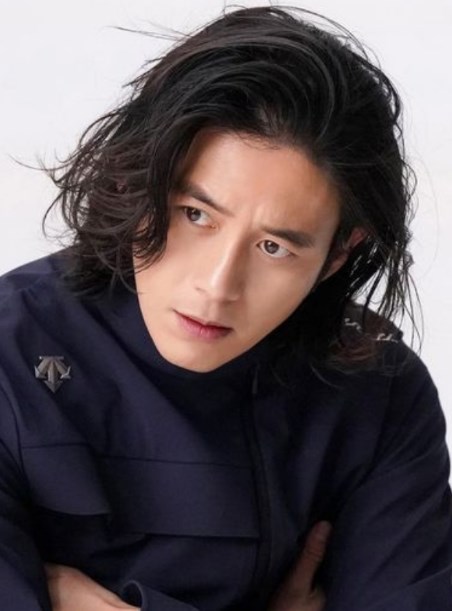 wavy medium length korean men