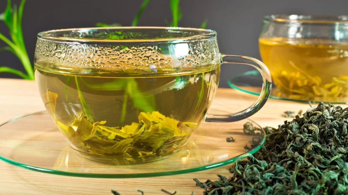 8 Ramuan Minuman Herbal Penurun Berat Badan yang Efektif & Aman untuk Perut Lebih Ramping 9 Minuman Herbal Penurun Berat Badan-Teh hijau