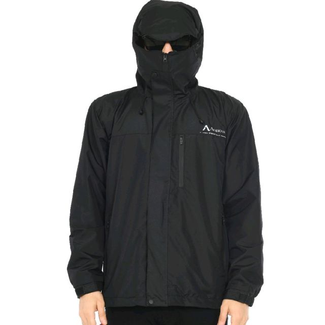 9 Jaket Mendaki Gunung yang Tahan Angin dan Air!