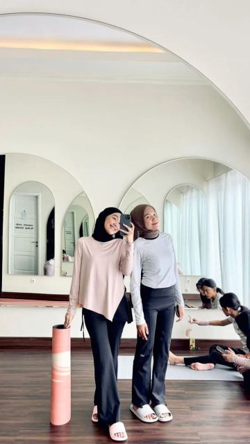 9 Model Outfit Olahraga Hijab yang Cocok dengan Style Kamu! 23 9 Model Outfit Olahraga Hijab yang Cocok dengan Style Kamu!