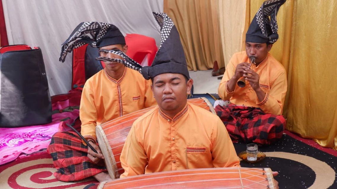 11 Rekomendasi Lagu Bugis Indonesia yang Paling Populer dan Sarat Makna Budaya 2 Lagu Bugis adalah Warisan Budaya Yang Terus Hidup