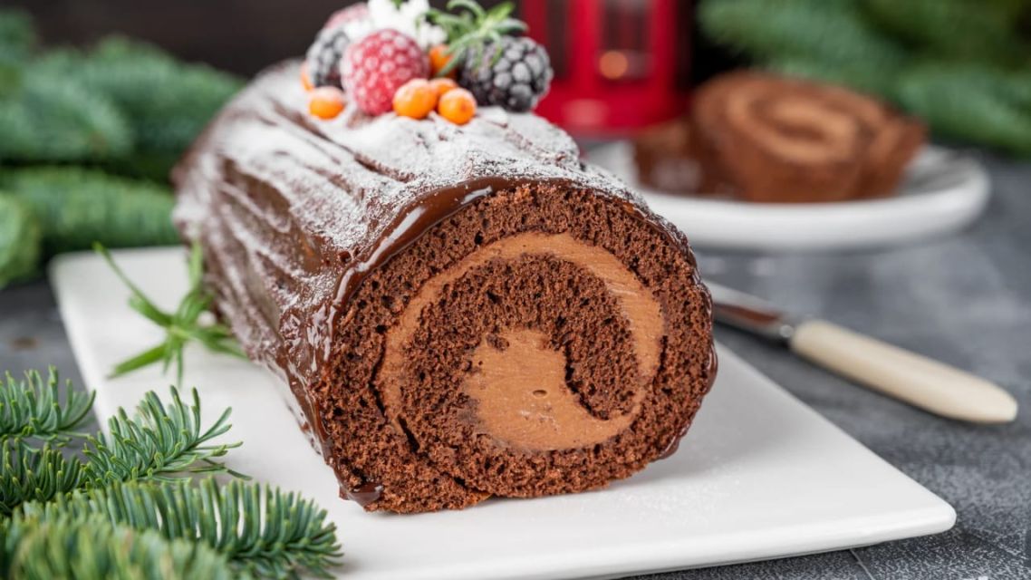 15 Hidangan Khas Natal di Berbagai Negara Paling Ikonik yang Wajib Kamu Tahu 20 Prancis – Bûche de Noël