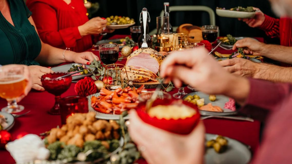 15 Hidangan Khas Natal di Berbagai Negara Paling Ikonik yang Wajib Kamu Tahu 24 Swedia – Julbord