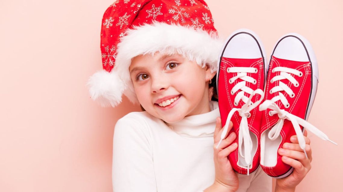 17 Ide Kado Natal untuk Anak yang Super Meaningful: Pilihan Unik, Berguna, dan Penuh Makna 32 kado natal sepatu