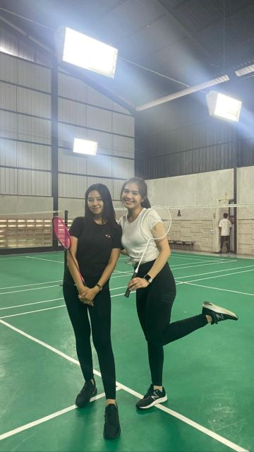 kaos lengan pendek dan legging badminton