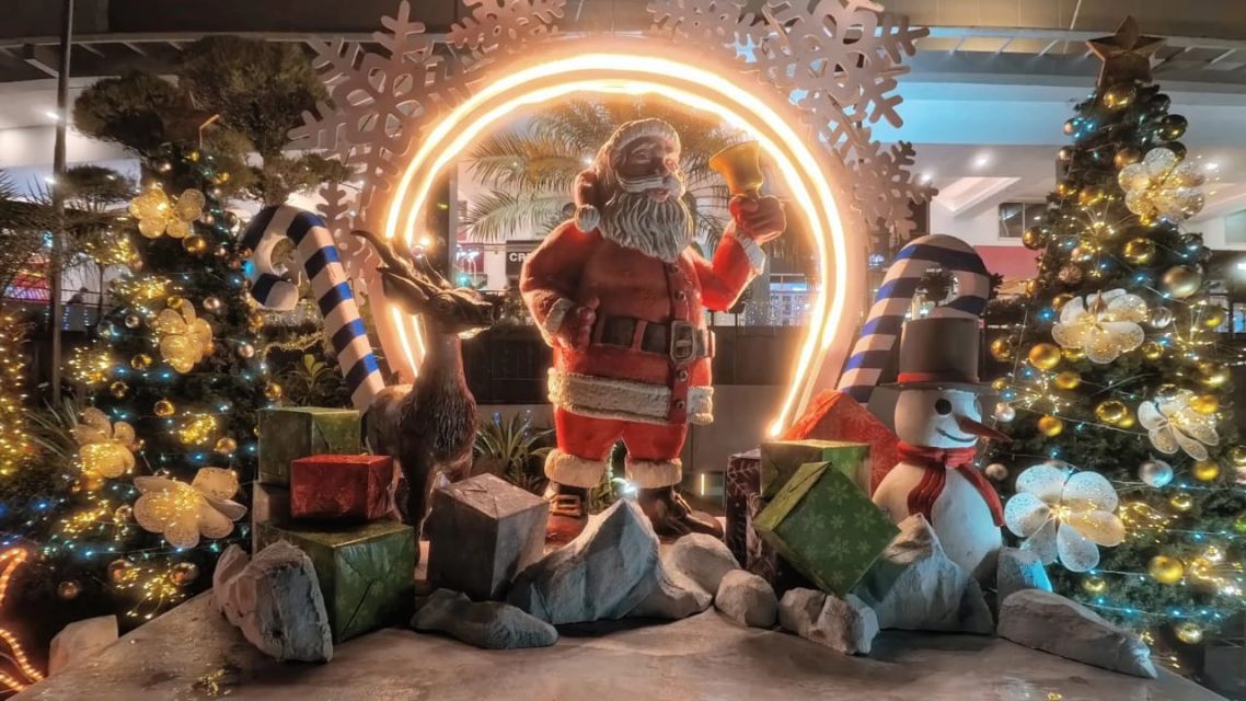 9 Ide Hiasan Pohon Natal Kreatif untuk Natalmu Lebih Berwarna 27 Pohon Natal, Lebih dari Sekadar Hiasan