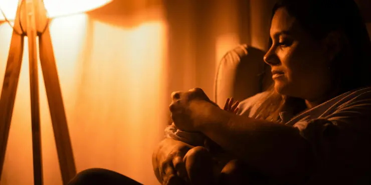 hipwee-6 - Optimizing Nighttime Feedings Keep It Calm and Boring