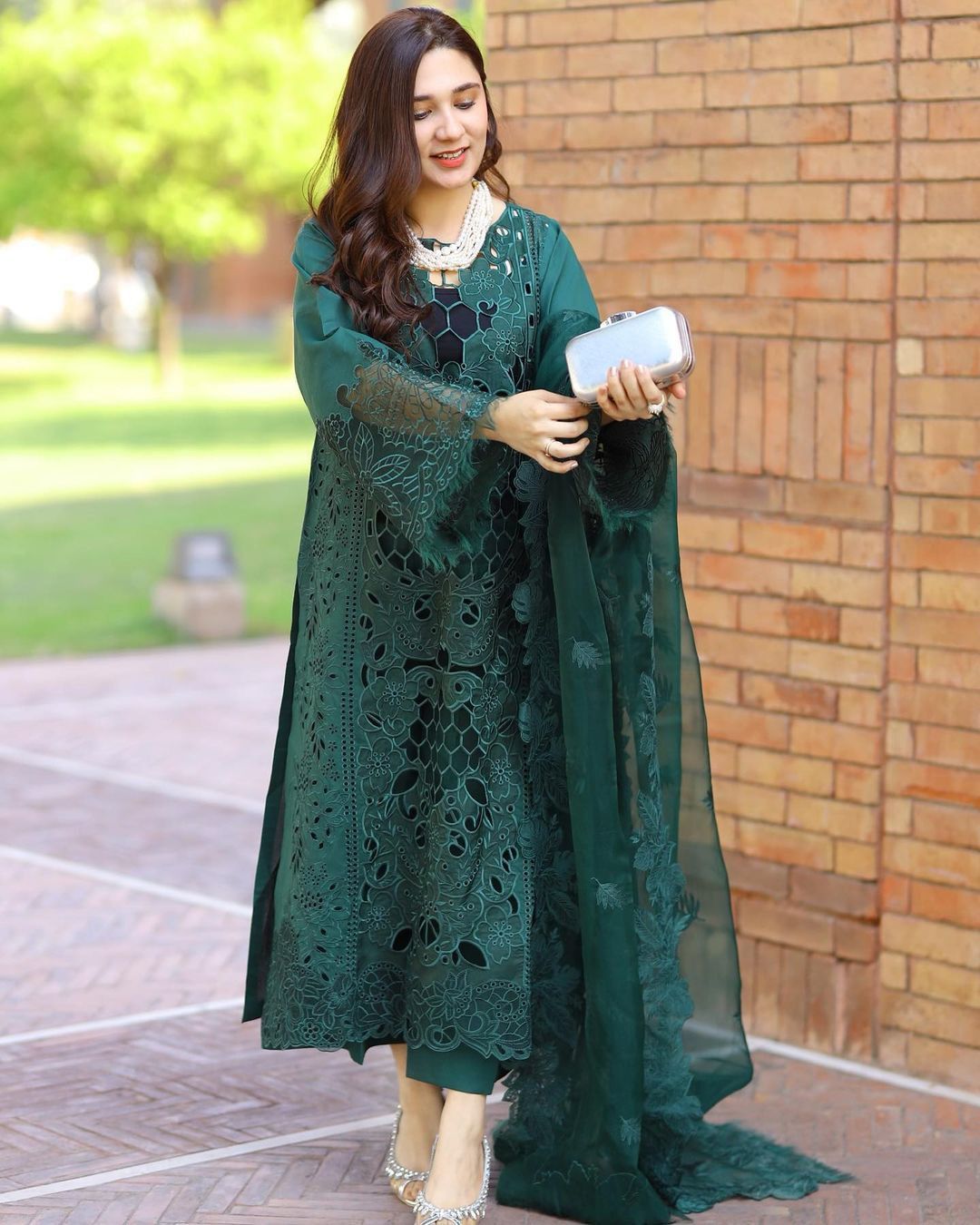 7 Warna Baju Lebaran 2026 yang Elegan & Cocok untuk Semua Usia! 12