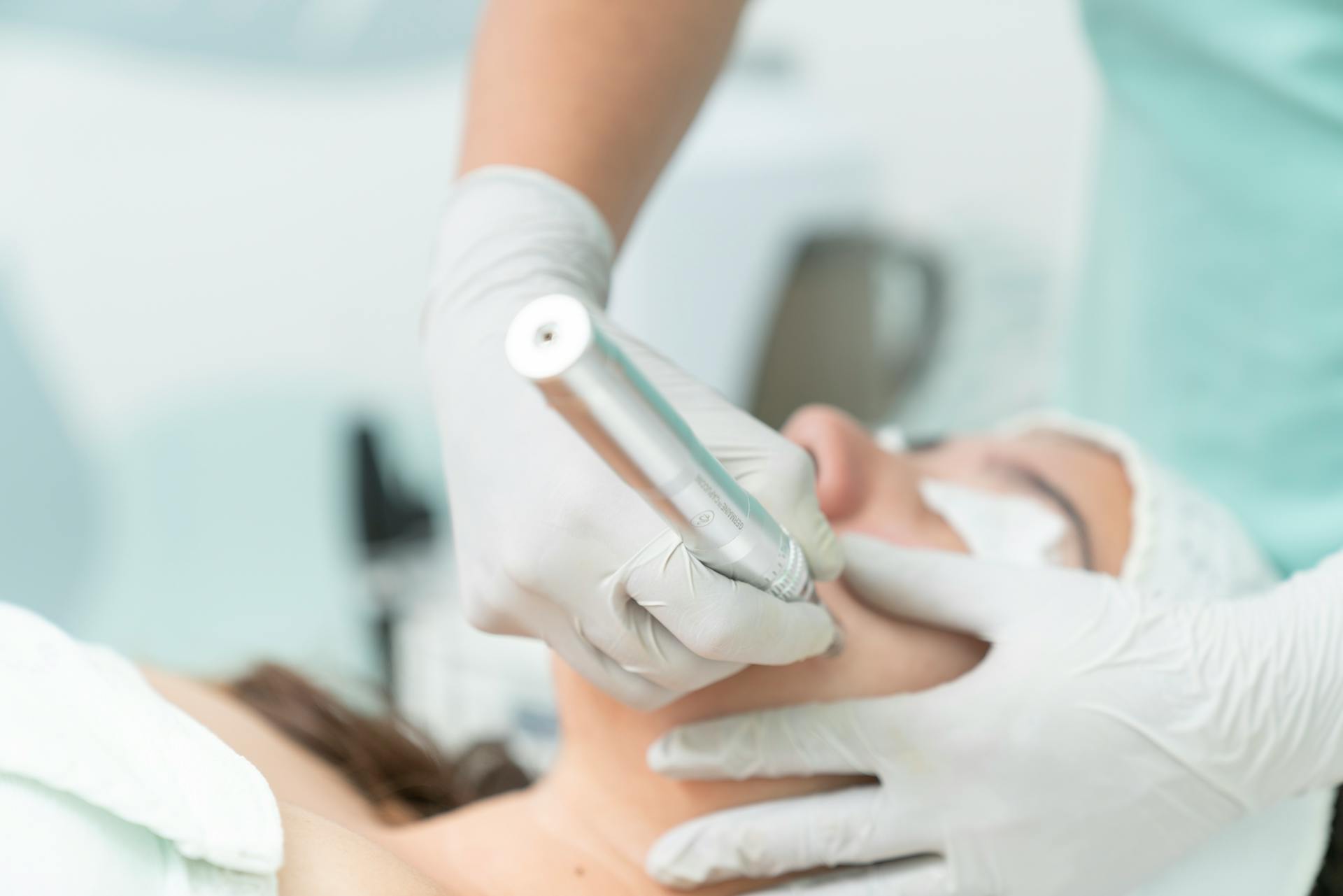 Ingin Glowing di 2026? Ini Klinik Kecantikan Terbaik dengan Promo Kartu Kredit DBS 12
