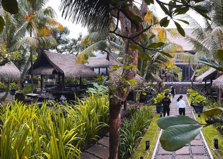 7 Tempat Bukber di Bandung yang Enak dan Nyaman! 9 atmosphere resort cafe