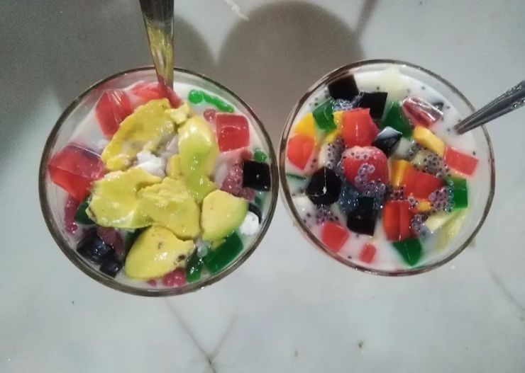 10 Menu Takjil Hemat Untuk Dibagikan Selama Ramadhan 12 es buah