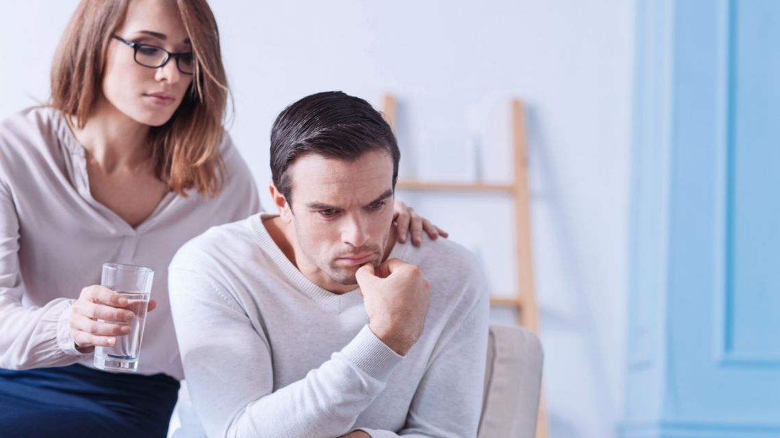7 Fakta Jujur Peran Suami Istri Masa Kini yang Bikin Kaget, Nggak Sesederhana Zaman Dulu! 11 Tekanan pada Suami Bertambah, Bukan Berkurang.