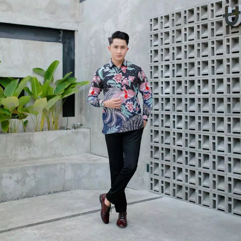 10 Style Outfit Kondangan Pria yang Simple dan Keren 19