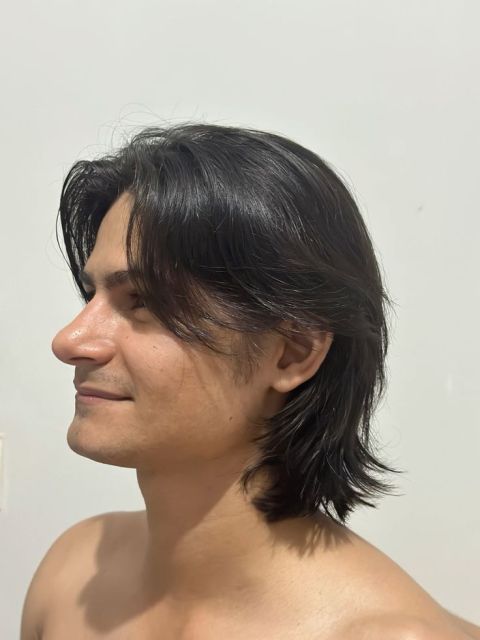 7 Style Rambut Gondrong Rapi yang Bikin Ketampananmu Paripurna! 13