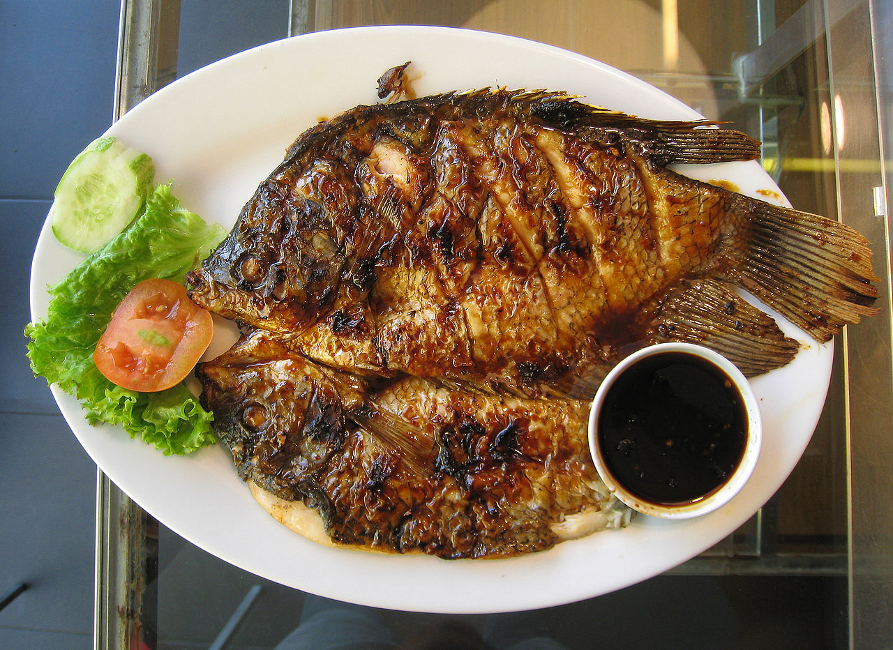 10 Menu Halal Bihalal yang Bikin Suasana Lebaran Makin Hangat 18 hipwee-Menu halal bihalal ikan bakar