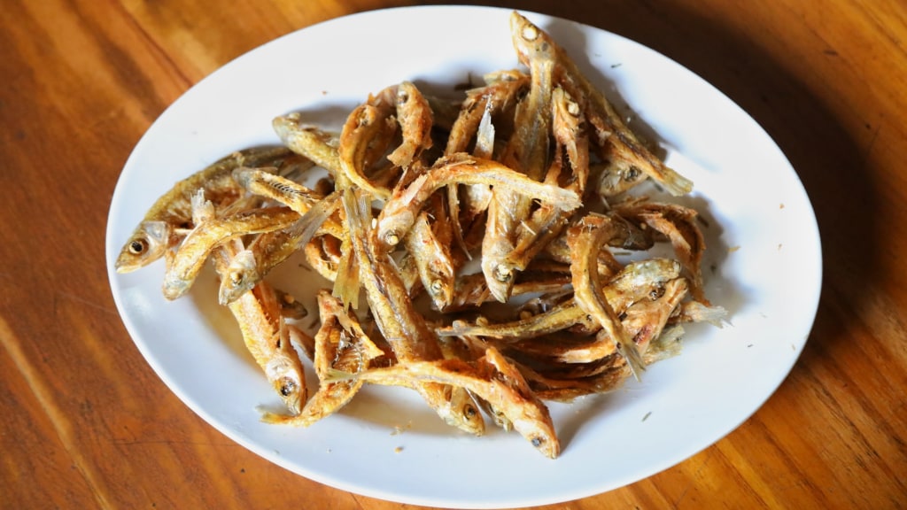 10 Oleh-Oleh Khas Banjarmasin yang Layak Kamu Bawa Pulang 20 hipwee-Oleh-oleh khas Banjar Ikan Saluang goreng