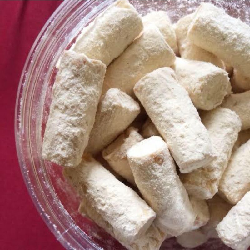 10 Oleh-Oleh Khas Batam yang Cocok untuk Keluarga di Rumah 19 hipwee-Oleh-oleh khas Batam kue batang buruk