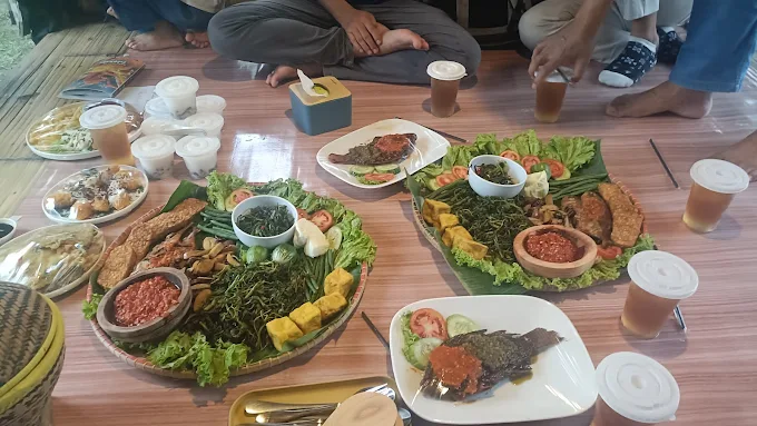 hipwee-Rekomenasi tempat bukber di Karawang Padee Resto Cafe