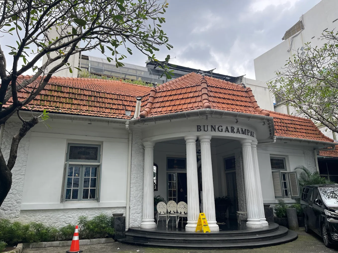 hipwee-Rekomendasi tempat bukber di Jakarta Pusat Bunga Rampai Menteng