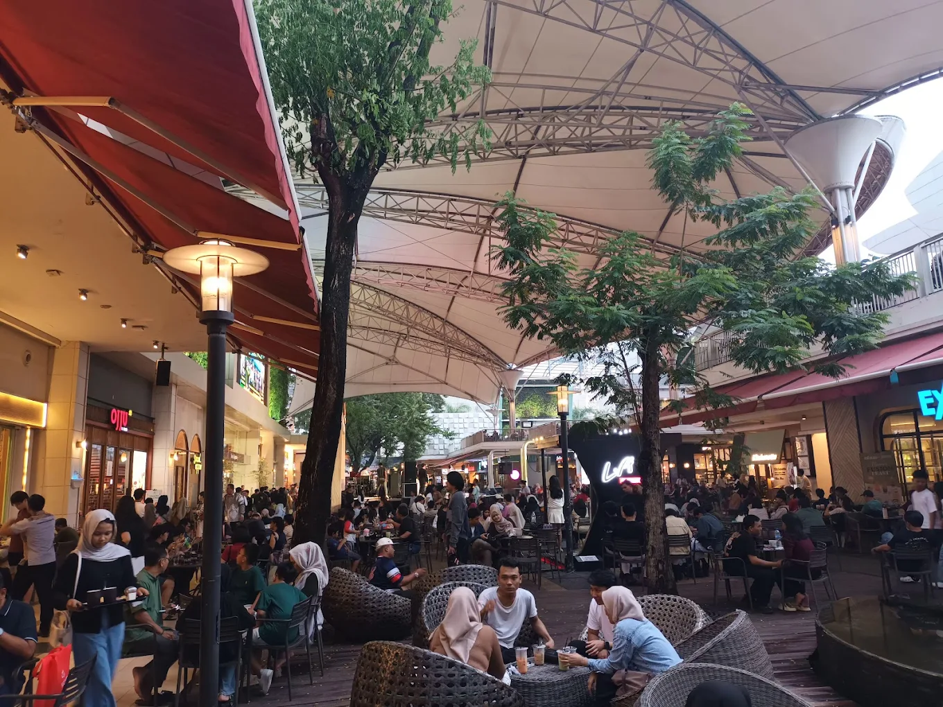 hipwee-Summarecon Mall Bekasi foto oleh Raden Rizky Darmawan