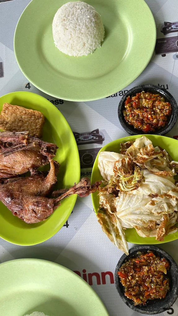 hipwee-Tempat Bukber di Cimahi Bebek Goreng Haji Slamet (Asli) Cimahi