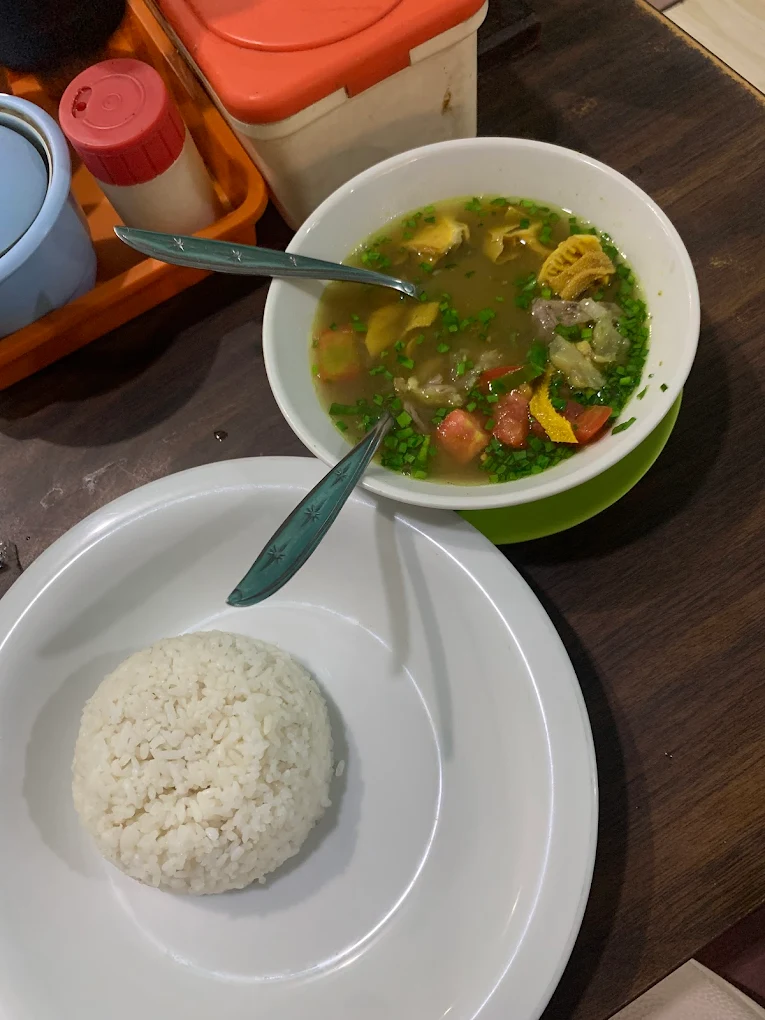 hipwee-Tempat Bukber di Cirebon Empal Gentong H. Apud