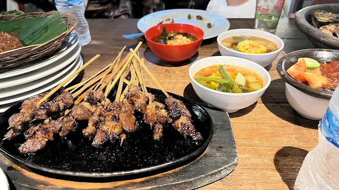 9 Rekomendasi Tempat Bukber di Purwakarta yang Cocok untuk Semua Kalangan 12 hipwee-Tempat bukber Purwakarta SHSD Sambel Hejo Sambel Dadak Ciganea