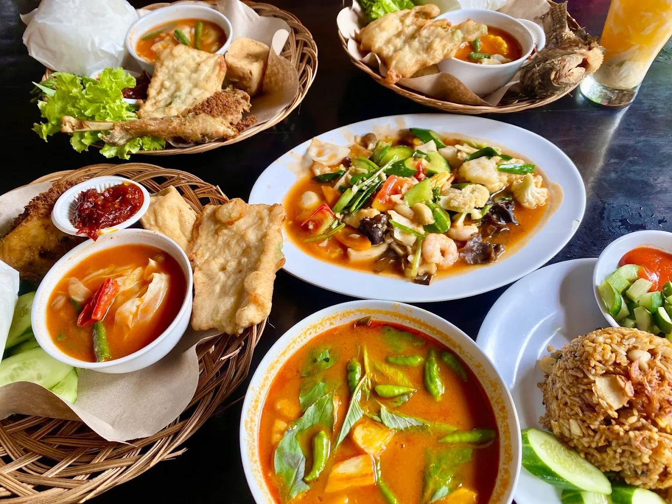 hipwee-Tempat bukber di Bandar Lampung Taman Santap Rumah Kayu