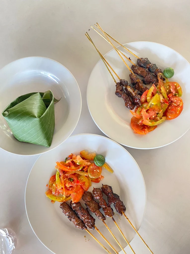 hipwee-Tempat bukber di Cimahi Sate Maranggi dan Sop Hj. Maya