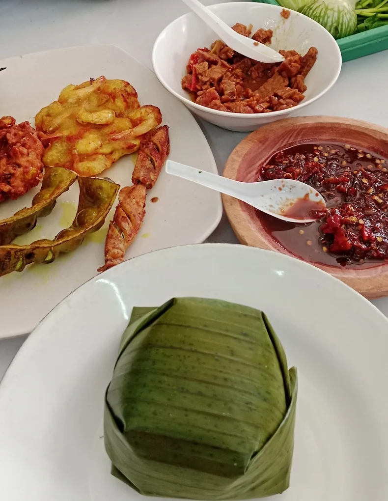 hipwee-Tempat bukber di Cimahi Warung Nasi Khas Sunda Laksana