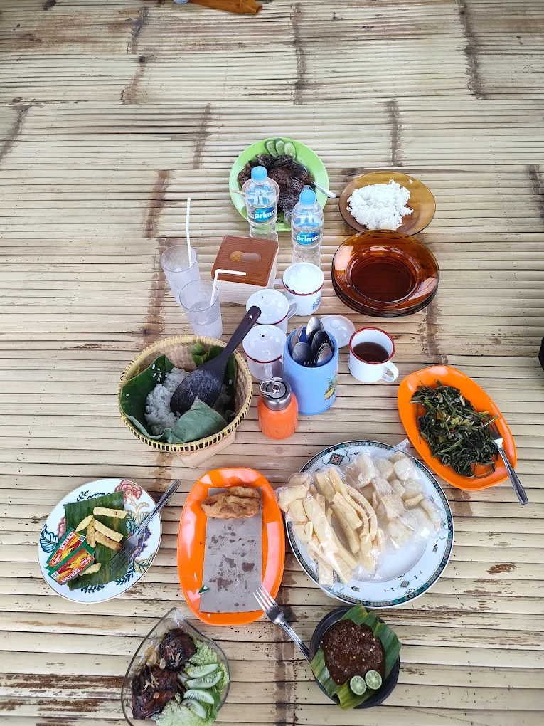 hipwee-Tempat bukber di Cirebon De'Familia