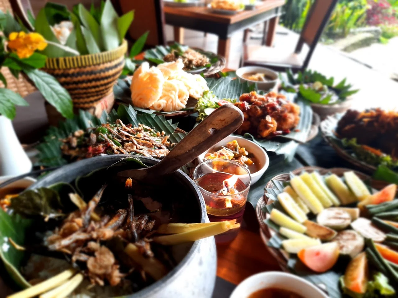 hipwee-Tempat bukber di Garut Kampung Sampireun