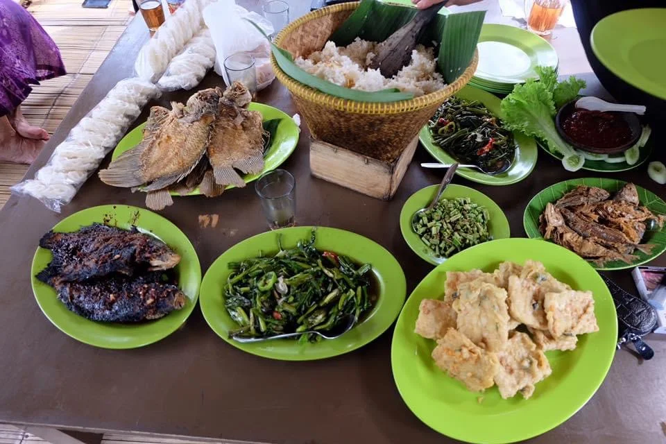 hipwee-Tempat bukber di Garut Mulih Ka Desa