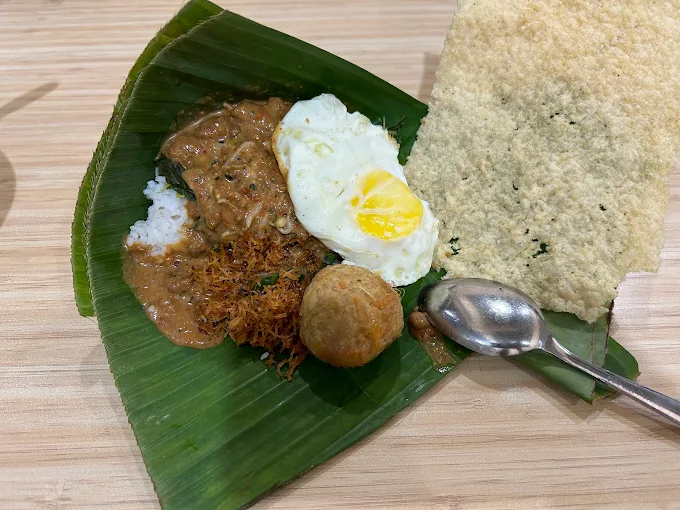 8 Tempat Bukber di Madiun, dari Tradisional Hingga Modern Semua Ada 13 hipwee-Tempat bukber di Madiun Depot Nasi Pecel 99