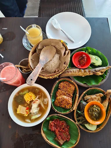 8 Tempat Bukber di Madiun, dari Tradisional Hingga Modern Semua Ada 10 hipwee-Tempat bukber di Madiun Lombok Idjo