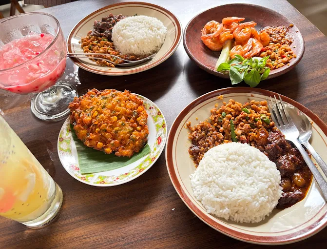 8 Tempat Bukber di Madiun, dari Tradisional Hingga Modern Semua Ada 12 hipwee-Tempat bukber di Madiun Srasadesa (Sego Sambel & Seafood)