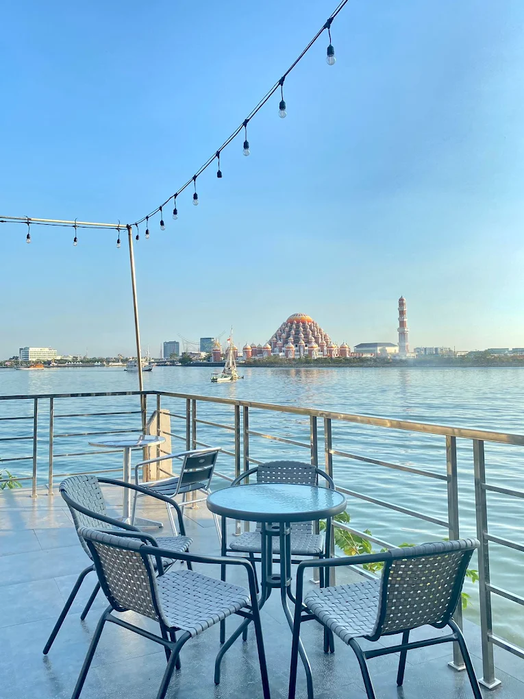 hipwee-Tempat bukber di Makassar Iftar Sunser Makassar Golden Hotel Foto oleh Indah Dwi Putri