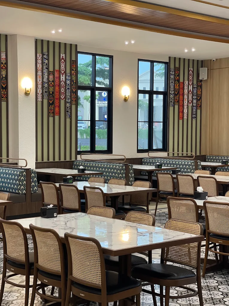 hipwee-Tempat bukber di Makassar Restaurant Padang Sari Ratu Makassar