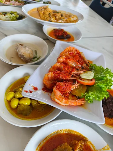 hipwee-Tempat bukber di Padang RM Lamun Ombak