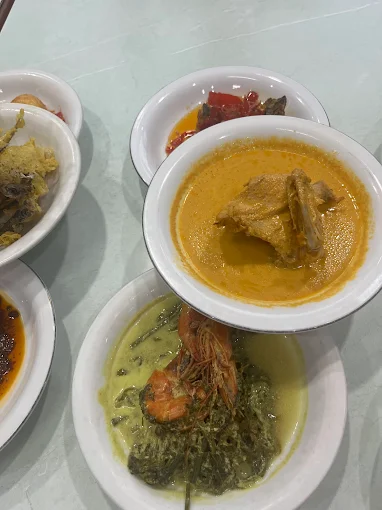 hipwee-Tempat bukber di Padang RM Pauh Piaman