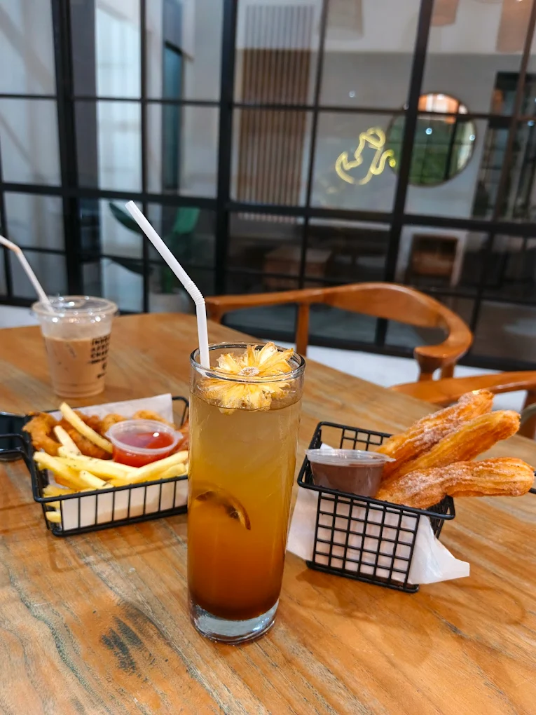 hipwee-Tempat bukber di Palembang FOW Coffee