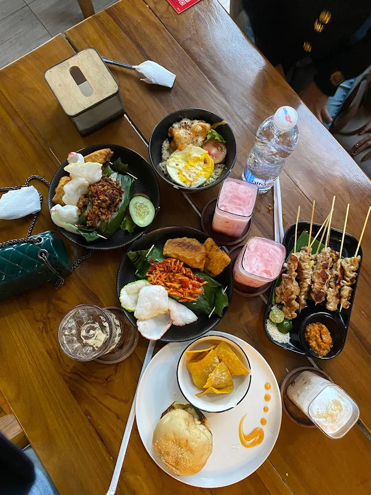 hipwee-Tempat bukber di Palembang Socio Space