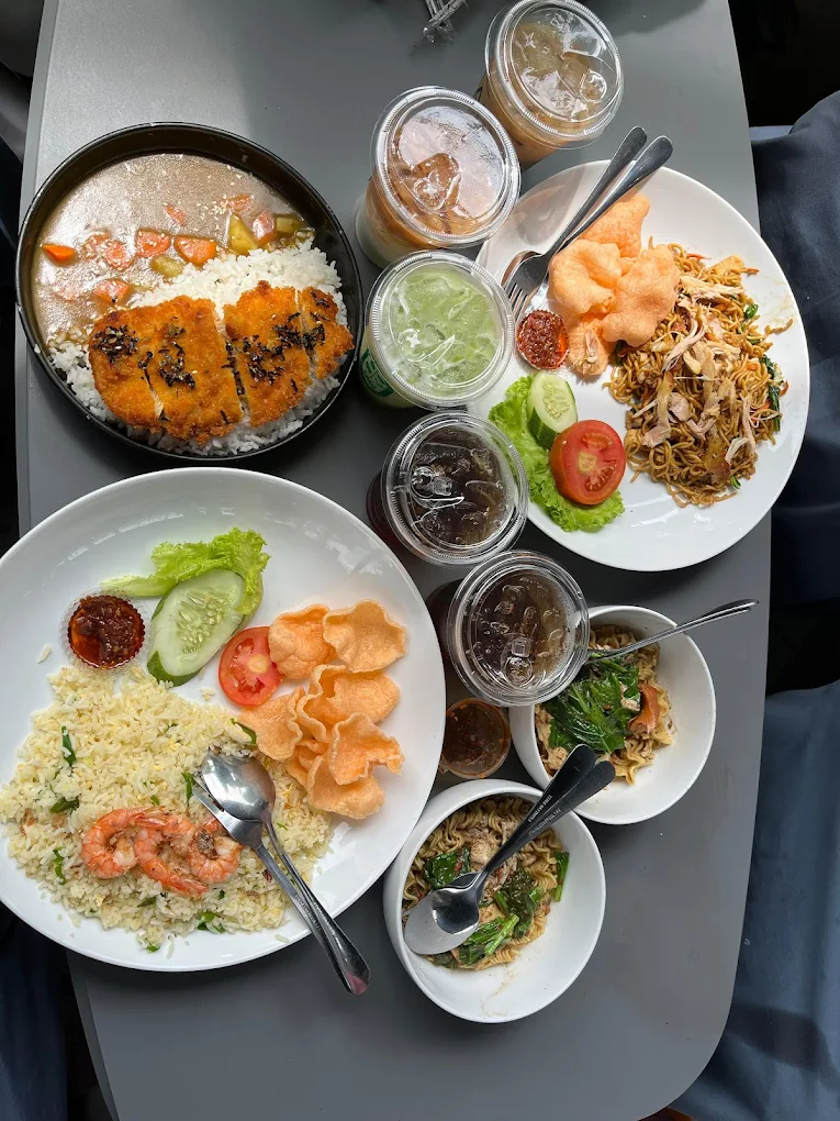 hipwee-Tempat bukber di Palembang Taki Coffee Eatery