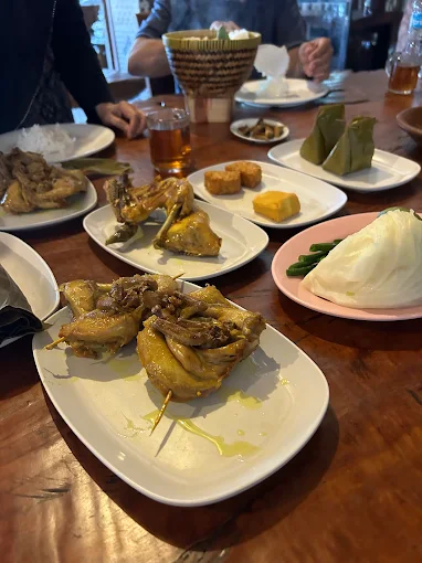9 Rekomendasi Tempat Bukber di Purwakarta yang Cocok untuk Semua Kalangan 11 hipwee-Tempat bukber purwakarta RM Ibu Haji Ciganea IHC)